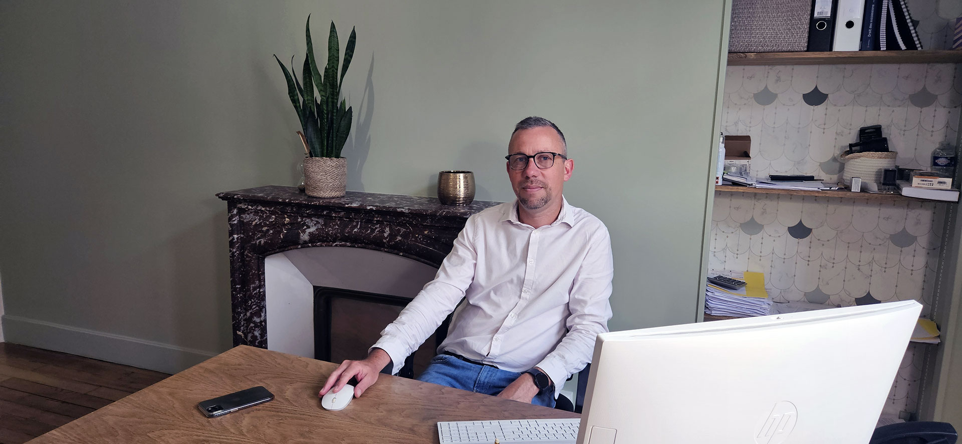 {{alt_image_article	}}